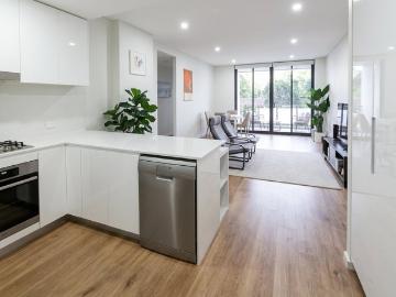Modern, well maintained building, excellent location, direct sale by owner