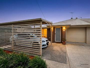 Modern well maintained Duplex BUY ONE OR BOTH ! separate titles $780,000 each 3 brm, ensuite, walk in robe, open plan lounge and dining, internal laundry, single remote garage, covered entertainment