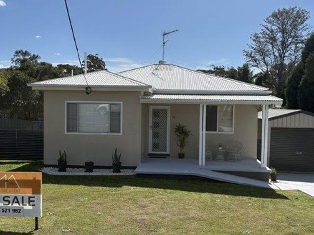 Modern well presented and spacious family home ready to move in and live