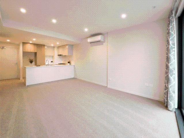 Modern West Facing 2 Bedroom Apartment with Enclosed Wintergarden