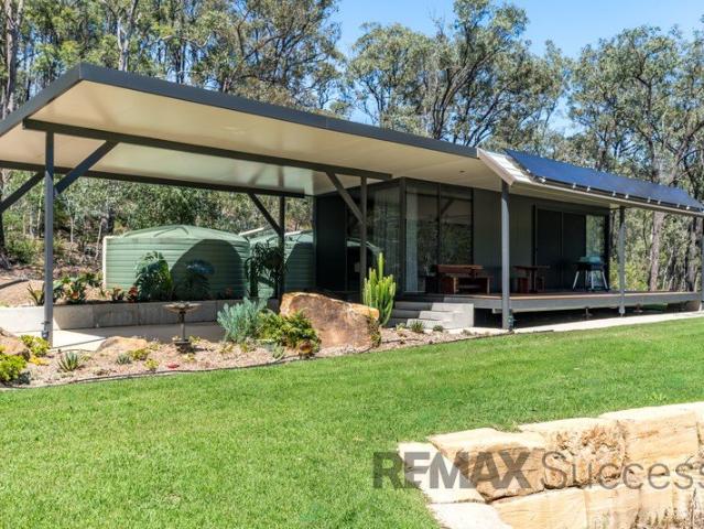 Modern Withcott Retreat with Bushland Outlook
