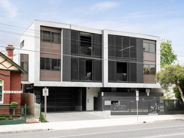 Modern Windsor Gem with Prime Location and Natural Light