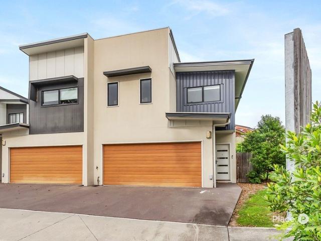 Spacious Modern Town Home!