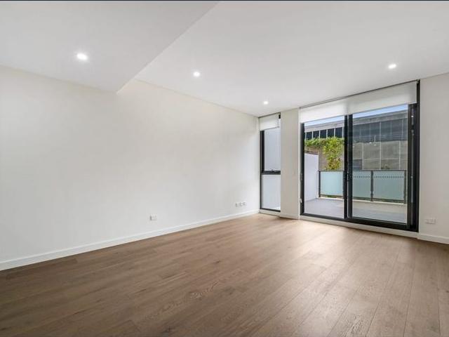 MODERN TOWN HOUSE LIVING