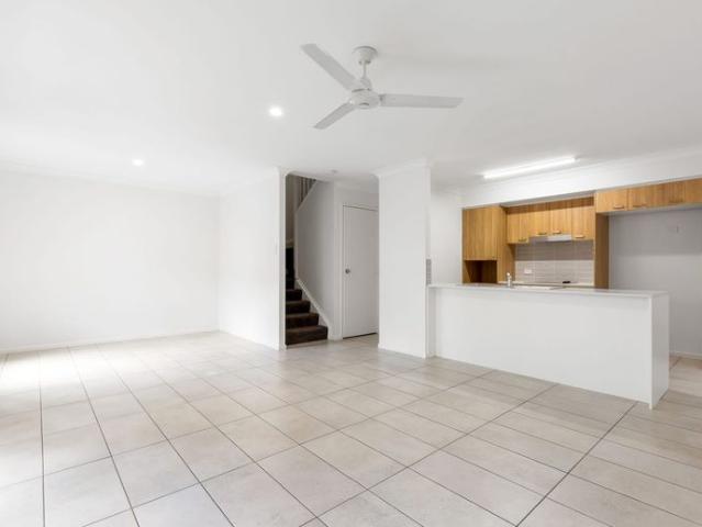 MODERN TOWN HOUSES AVAILABLE 01/10/2026