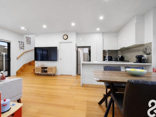Modern Townhome For Lease