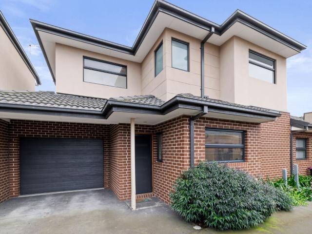 Modern Townhome For Lease