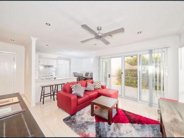 Modern Townhouse Near Griffith University !