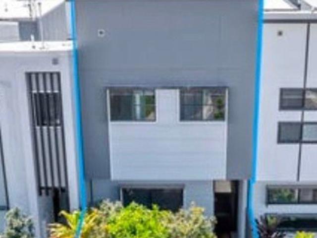 Modern Townhouse Nirimba Sunshine coast