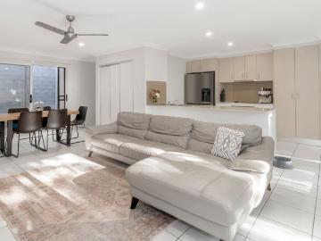 Modern Townhouse Overlooking Parkland