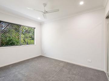 Modern Townhouse Offering Comfort & Convenience