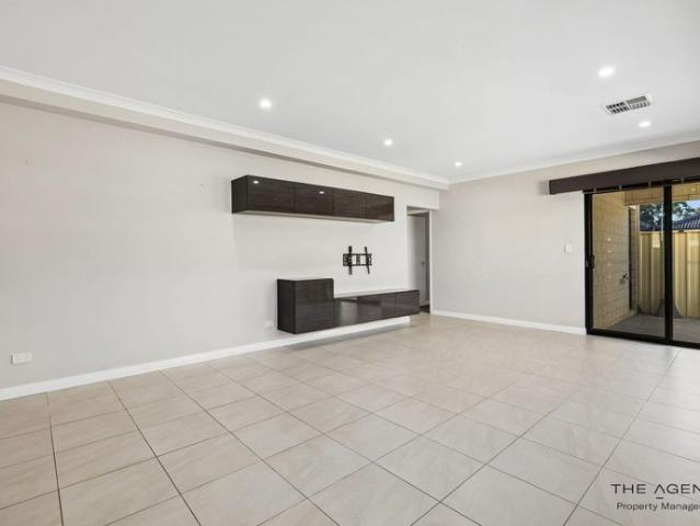 Modern Townhouse Offering Comfort, Convenience & Lifestyle