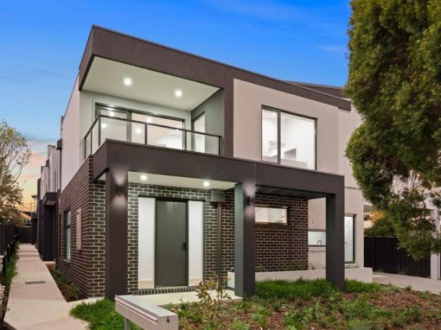 Modern Townhouse Offering Space, Style & Convenience