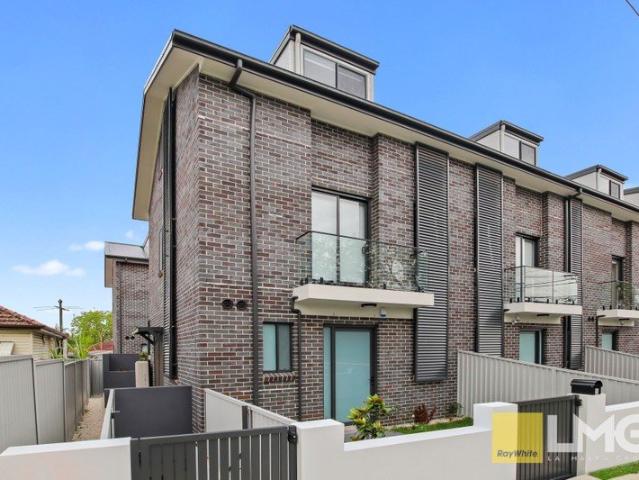 MODERN TOWNHOUSE, CENTRAL LIDCOMBE LOCATION