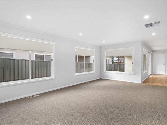 MODERN TOWNHOUSE CLOSE TO CENTRAL ALBURY