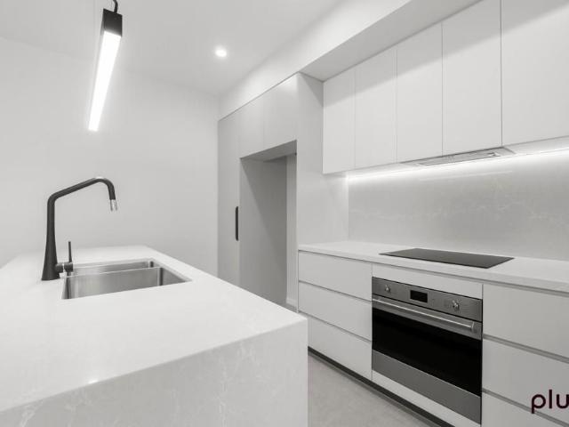 Modern townhouse combining lifestyle, convenience, and location!