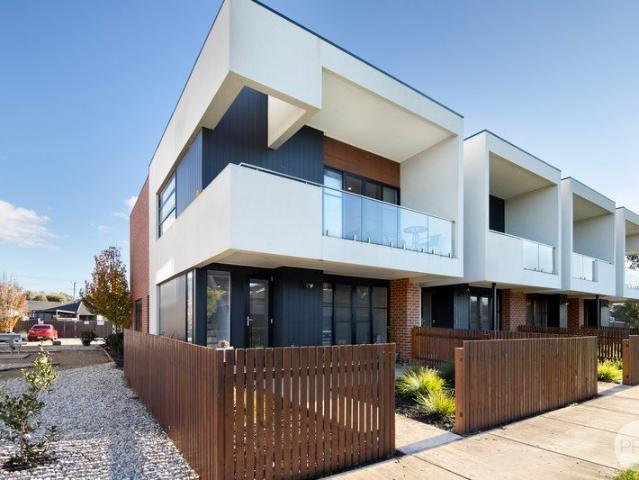 Modern Townhouse Convenience Moments From The CBD