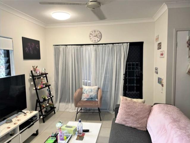 Modern Townhouse Excellent Location!