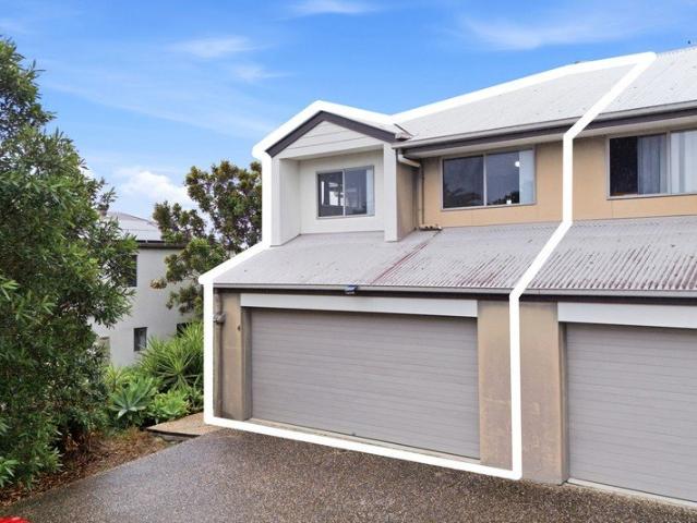 OVERSEAS SELLERS MUST SELL EXPANSIVE DECK WITH MOUNTAIN VIEWS