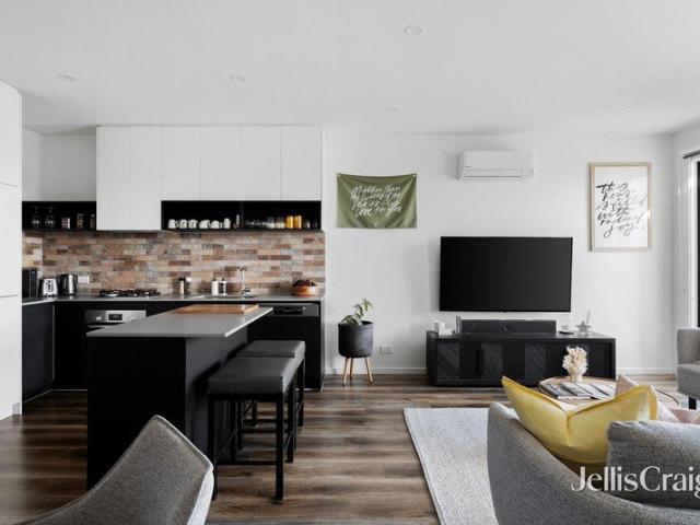 Modern Townhouse Elegance in Altona North