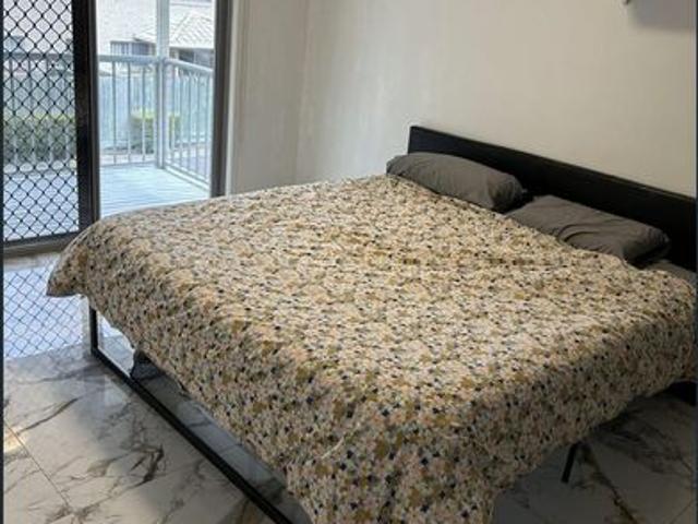 Modern Townhouse for rent, close by to train station and shops