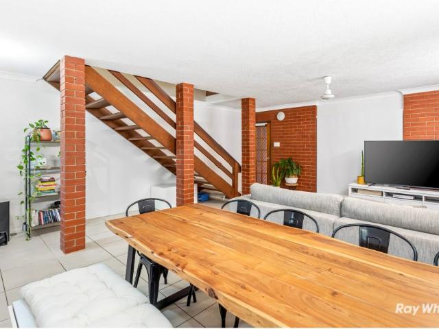 Modern Townhouse for Rent Privacy, Space & Beachside Living in Prime Yeppoon Location!