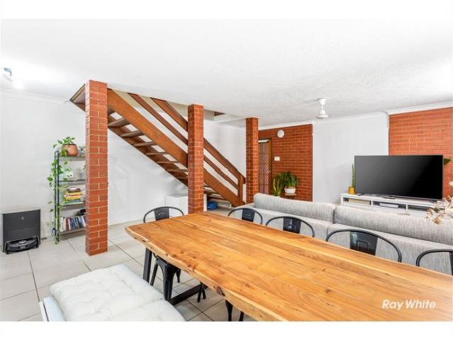 Modern Townhouse for Rent Privacy, Space & Beachside Living in Prime Yeppoon Location!