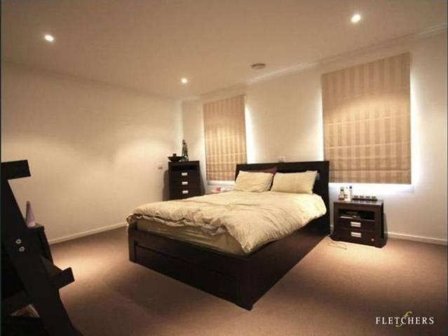 MODERN TOWNHOUSE | GREAT LOCATION | LARGE AND SPACIOUS