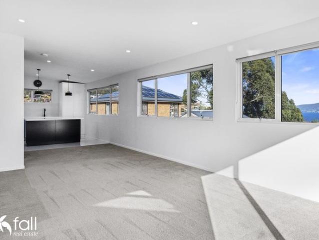Modern Townhouse, Great Location & Views