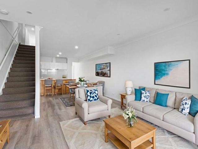 Modern Townhouse Great Location