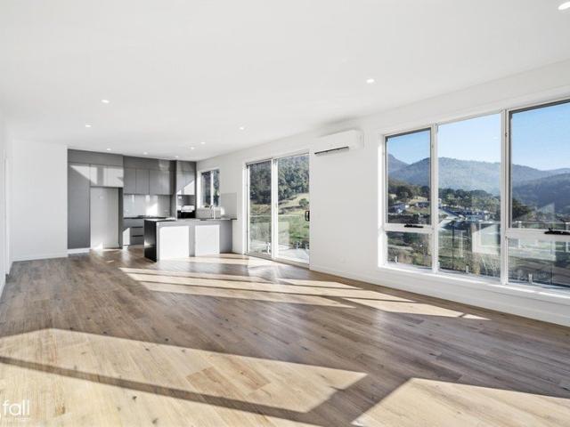 Modern Townhouse, Great Location