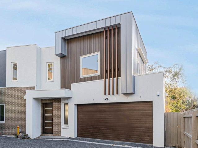 Modern Townhouse Haven in Peaceful Balwyn North