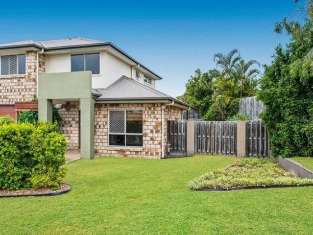 Modern Townhouse in North Lakes