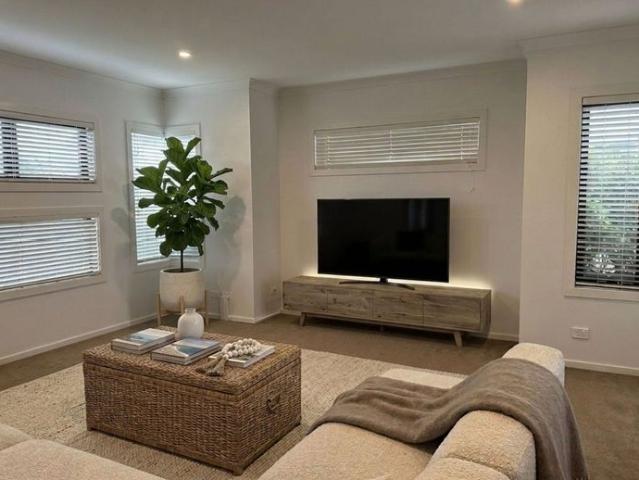MODERN TOWNHOUSE IN OFFICER