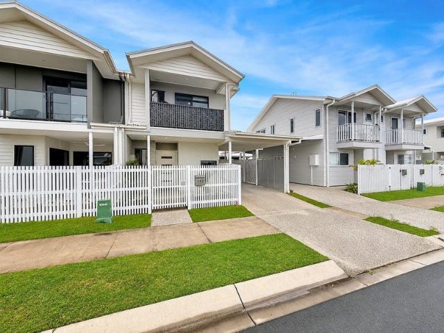 Modern Townhouse in Award Winning Family Friendly Estate!