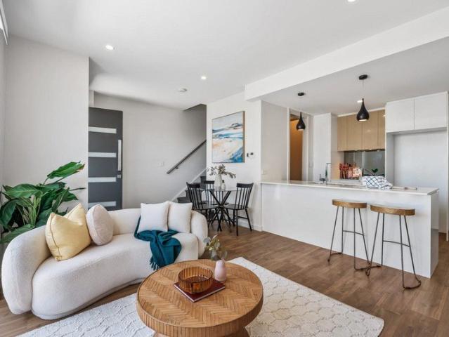 Modern Townhouse in a Convenient Woodville West Pocket