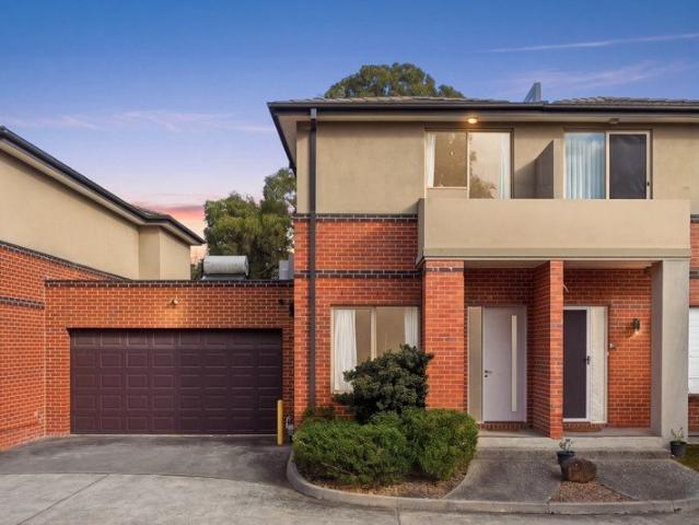 Modern Townhouse in a Convenient Burwood East Location