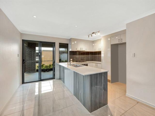 Modern Townhouse in a Convenient Clinton Location No Body Corporate