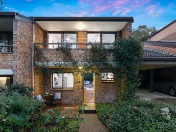 Modern Townhouse in a convenient leafy enclave