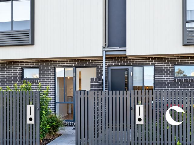 Modern Townhouse in a Convenient Location!