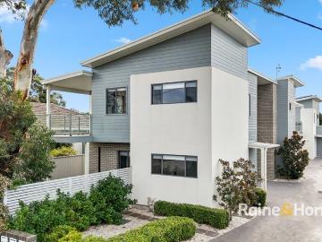 Modern townhouse in a central location