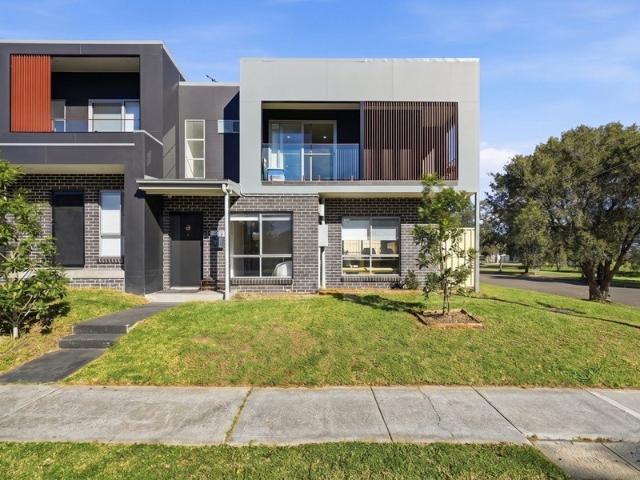 Modern Townhouse in a Boutique Setting Street Facing Corner Block