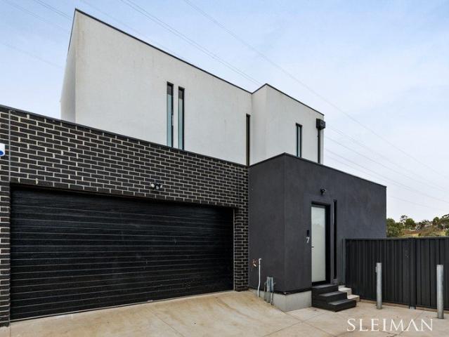 Modern Townhouse in a Prime Keilor East Location