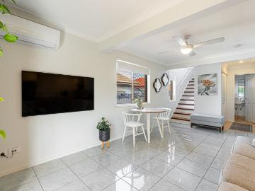 Modern Townhouse in a Quiet Street