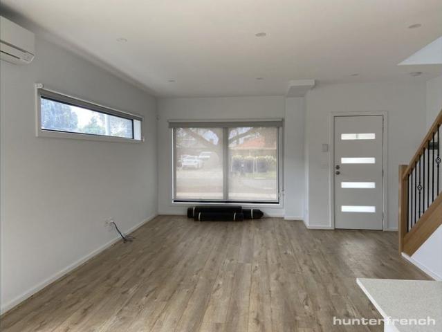 MODERN TOWNHOUSE IN ALTONA MEADOWS