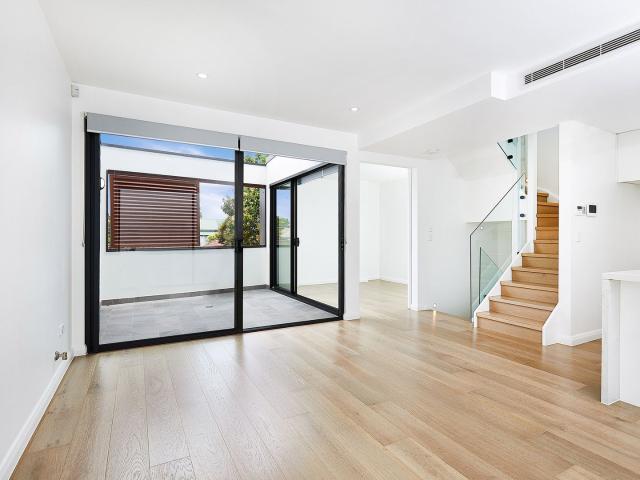 Modern Townhouse in Boutique Development