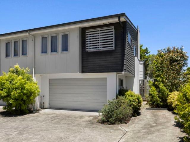 Modern Townhouse in Central Coomera Location