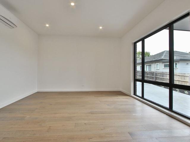 Modern Townhouse in Central Donvale Position