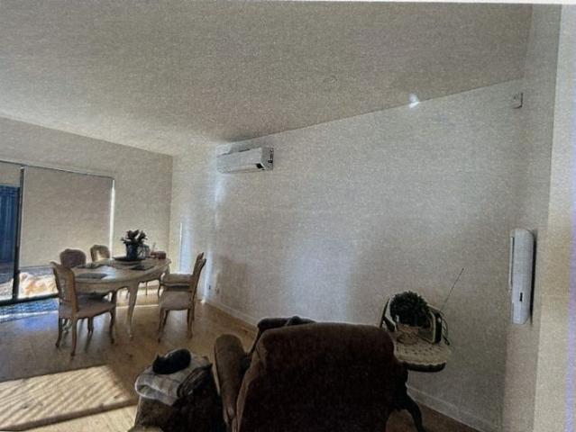 Modern townhouse in central location!