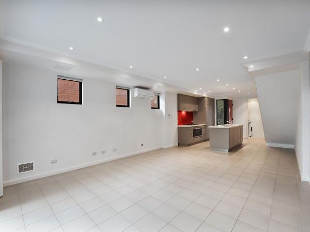 Modern Townhouse in Central Location
